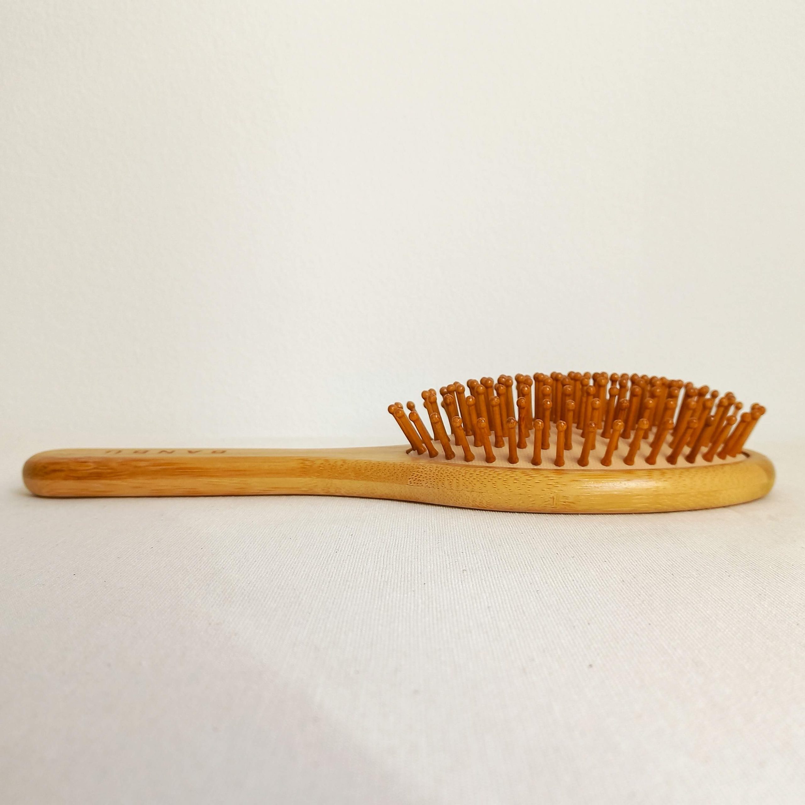 Cepillo de madera para el pelo – Redondo - Imagen 3